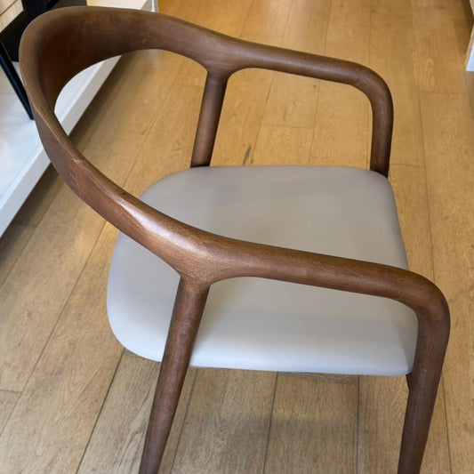 Silla América | Madera & Ecocuero Gris