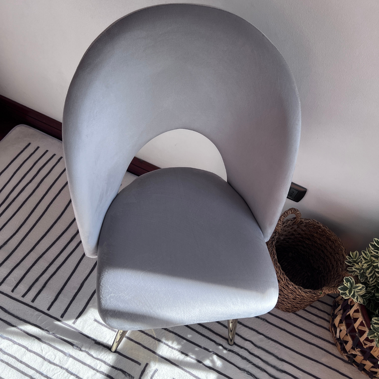 Sitial Delia Gris | Terciopelo | Elegancia y Confort