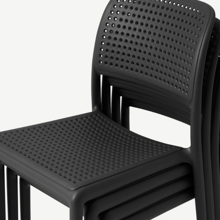 Comedor Moderno para Exterior | Mesa Clip 80x80 + 4 Sillas Bora Negras