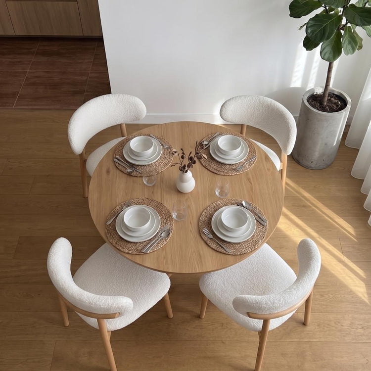 Comedor Mesa Redonda Equiz Wood 100cm | Base X + 4 Silla Makena Blanco Bouclé