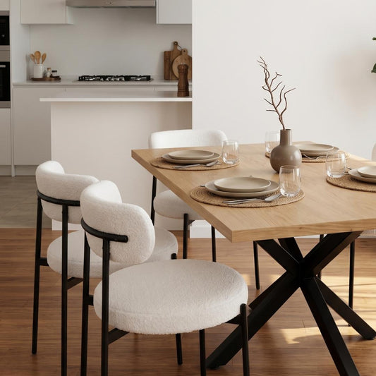 Comedor Mesa Greta Wood 140x90 | Pata Negra + 4 Silla Makena Bouclé Blanco | Metal Negro
