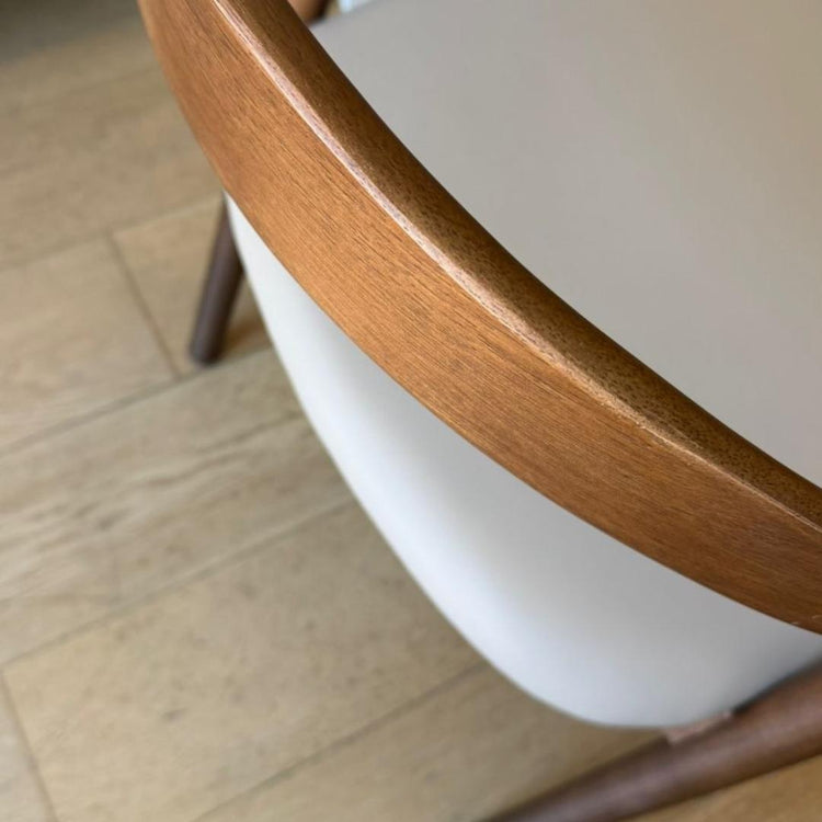 Silla América | Madera & Ecocuero Gris