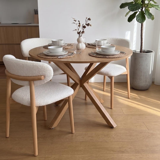 Comedor Mesa Redonda Equiz Wood 100cm | Base X + 4 Silla Makena Blanco Bouclé
