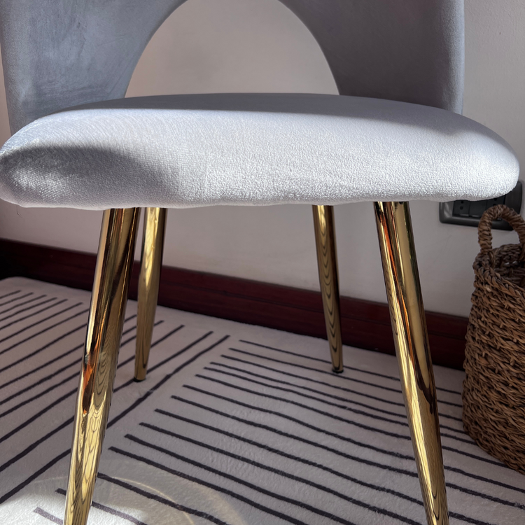 Sitial Delia Gris | Terciopelo | Elegancia y Confort