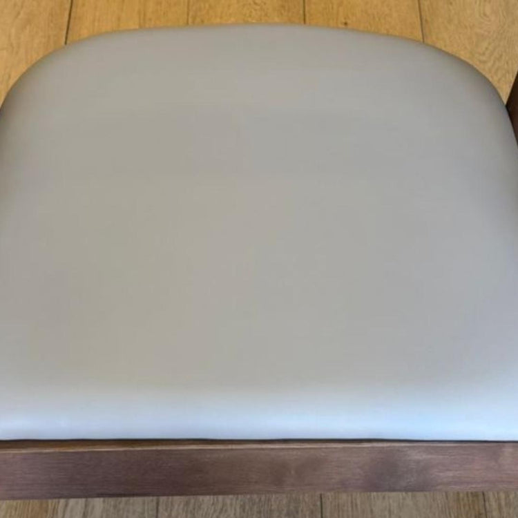 Silla América | Madera & Ecocuero Gris