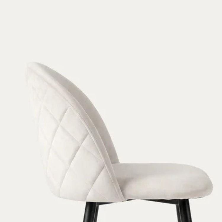 Silla Eloina | Tapizada Felpa Beige | Patas Acero Negro