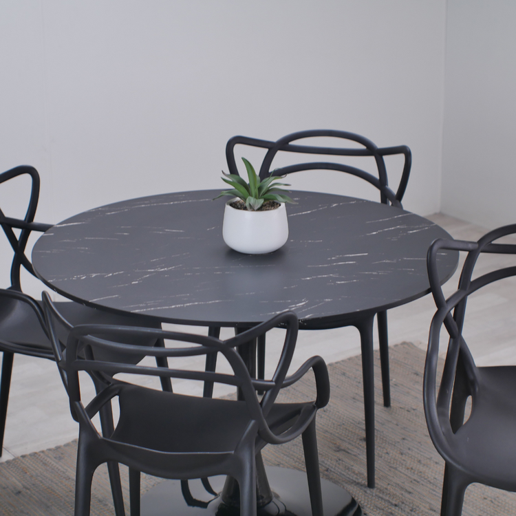 Comedor Moderno Negro | Mesa Tulip 100cm  + 4 Sillas Masters