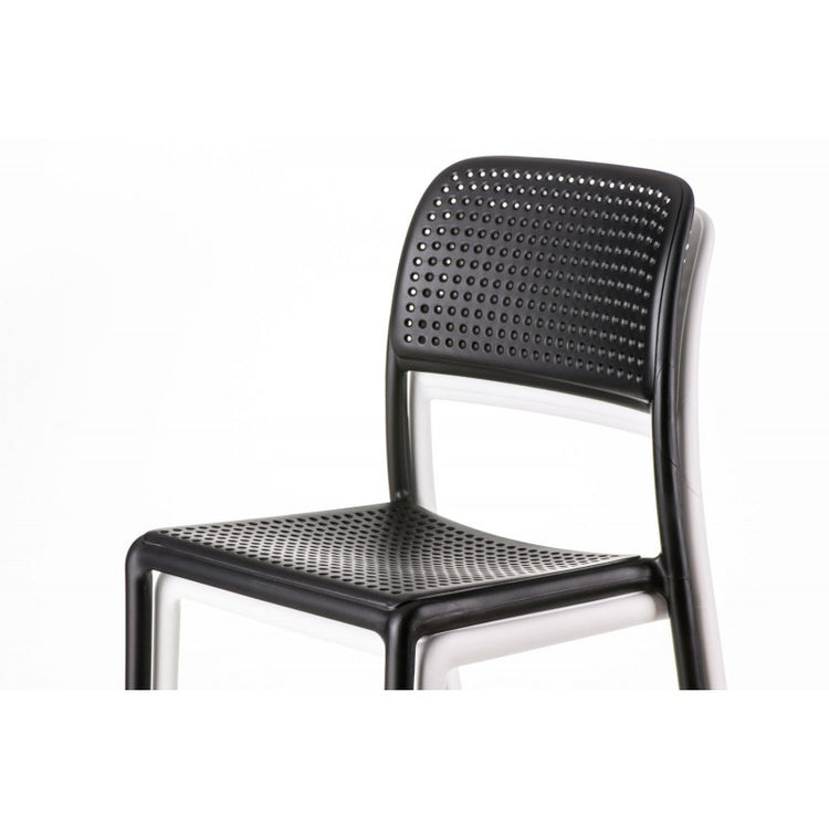 Silla Bora Bristro Negra | Diseño Apilable