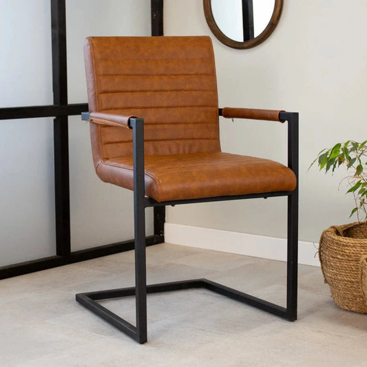 Silla Ivon |  Elegancia y Confort en Eco Cuero Café